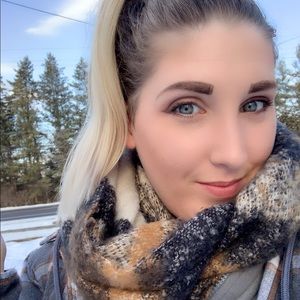 Meet your Posher, Ashley